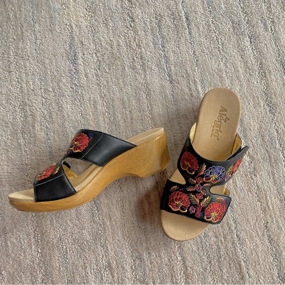 NIB NEW Alegria by PG Lite Linn Black Needles and Pins Embroidered Wedge Sandals - Picture 7 of 14